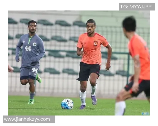 足球明星嗑瓜子趣味视频大揭秘看他们如何放松心情享受生活