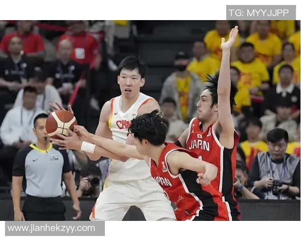 明星篮球裁判的背后故事与职业生涯揭秘，如何在赛场上保持公正与权威