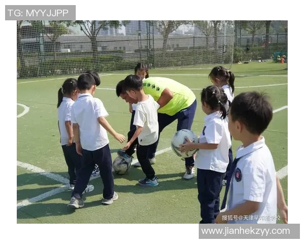 趣味足球小游戏大集合体育课必备视频教学让孩子们爱上运动